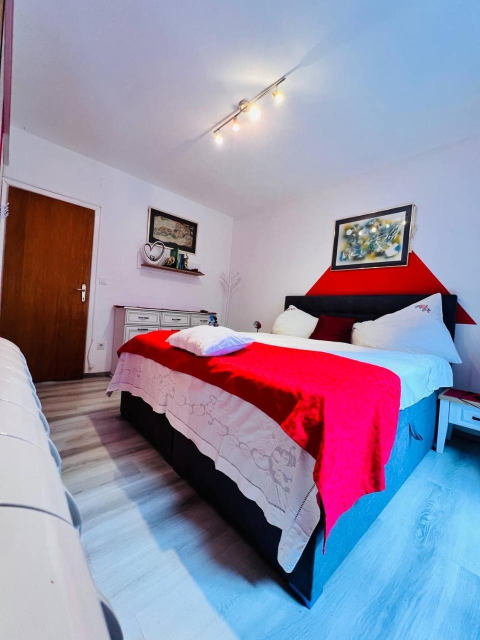 Mira Apartament *